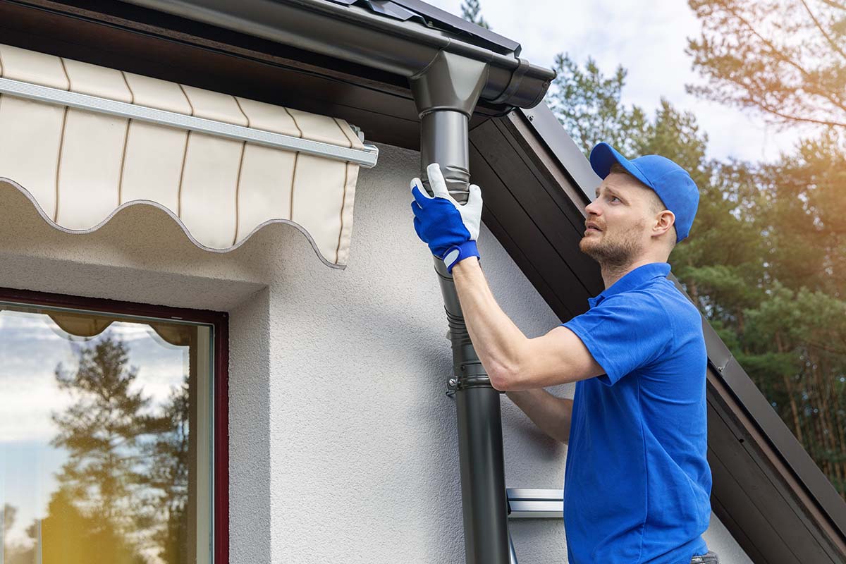 The-Process-of-Rain-Gutter-Repair-